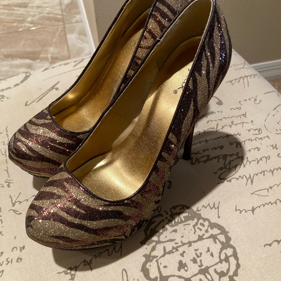 Qupid sparkly gold, and bronze stilettos - Picture 11 of 11